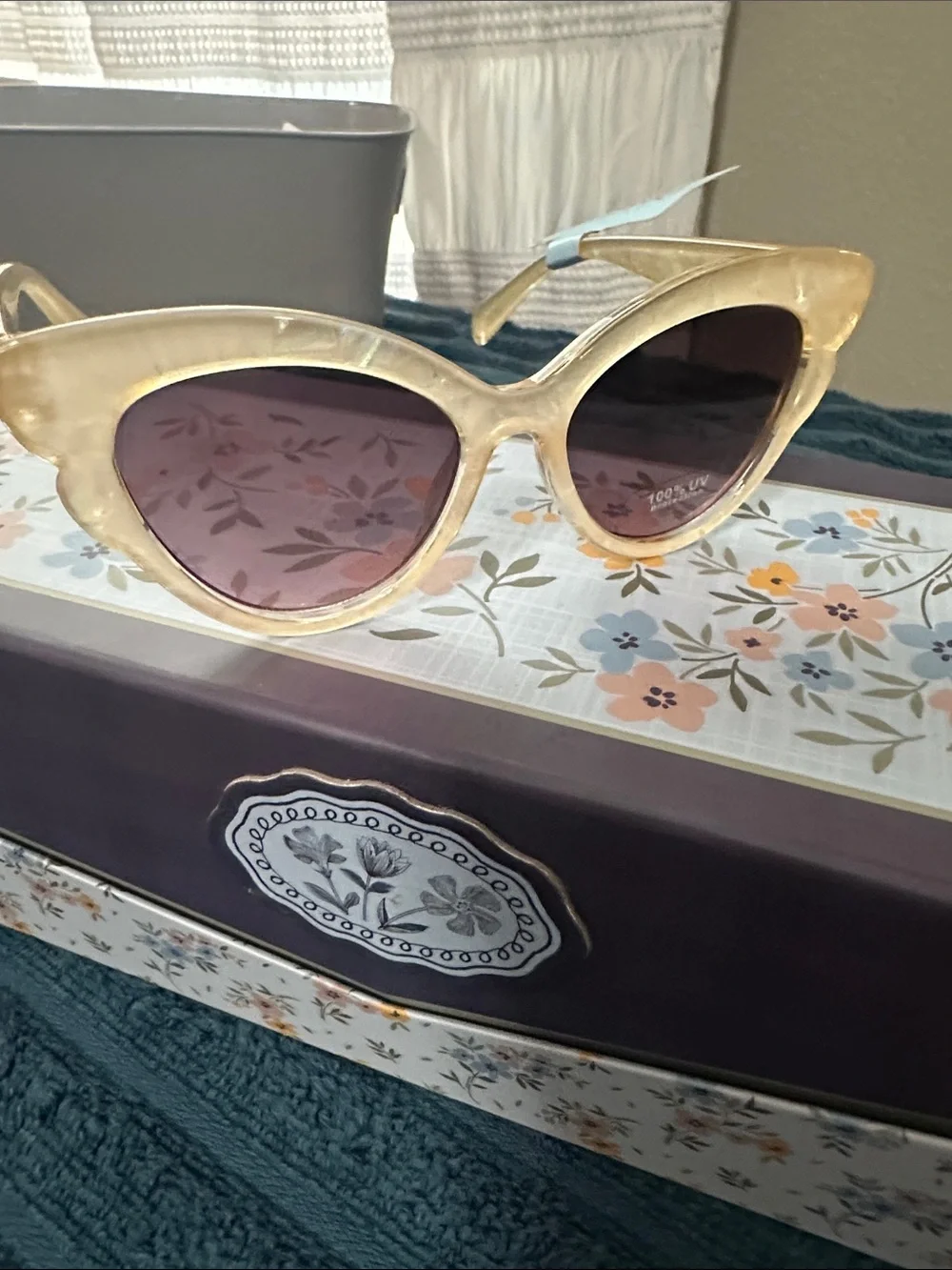 Vintage-Inspired Iridescent  Cat Eye Sunglasses — UV Protection NWT